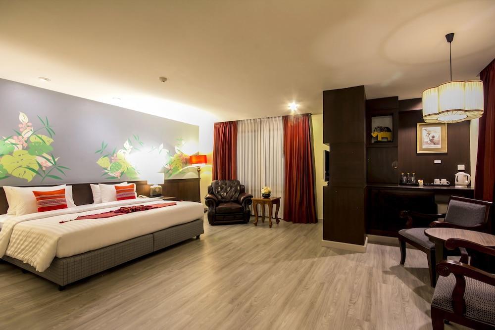 Empress Pattaya Hotel Exterior photo