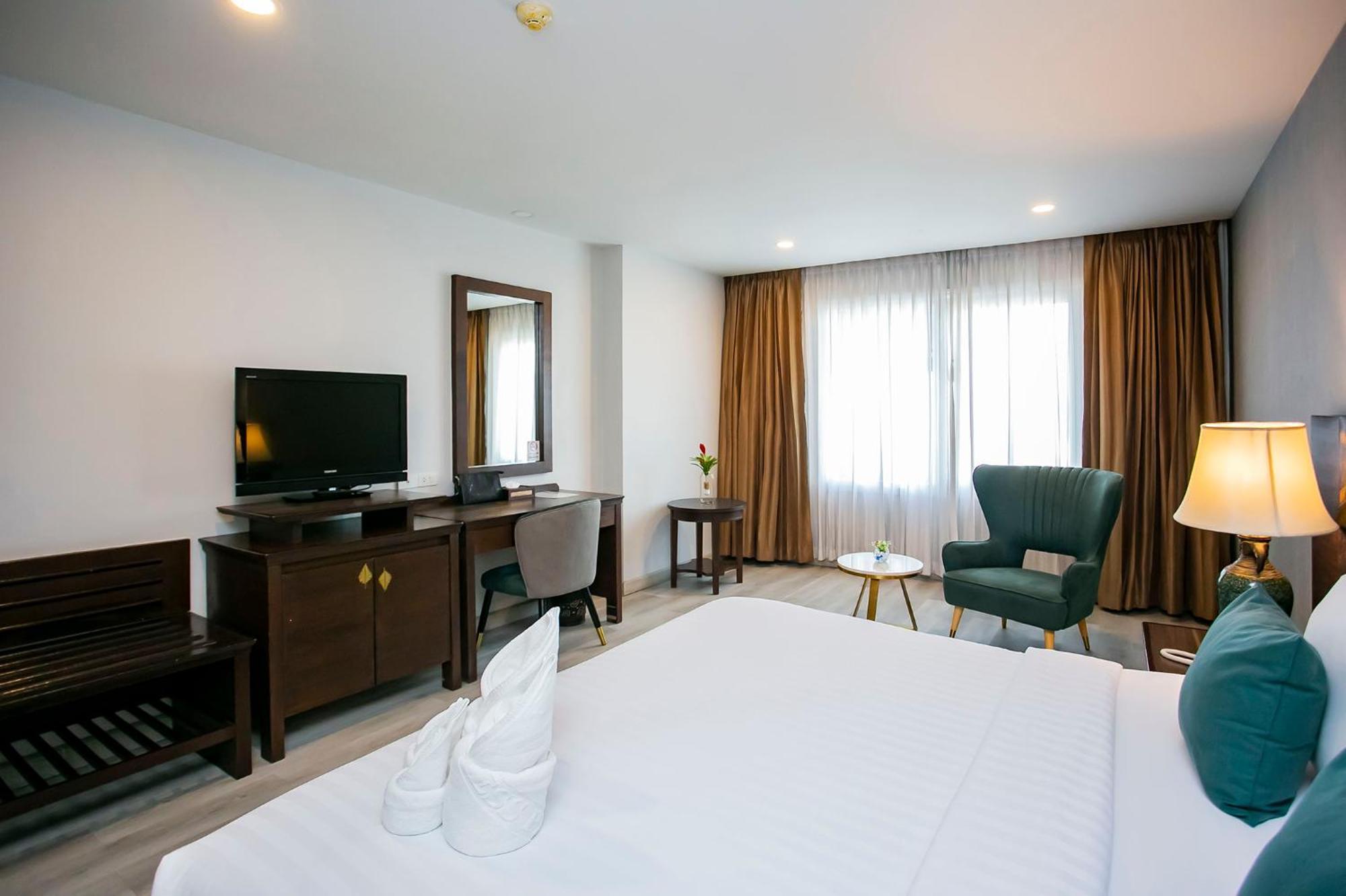 Empress Pattaya Hotel Exterior photo
