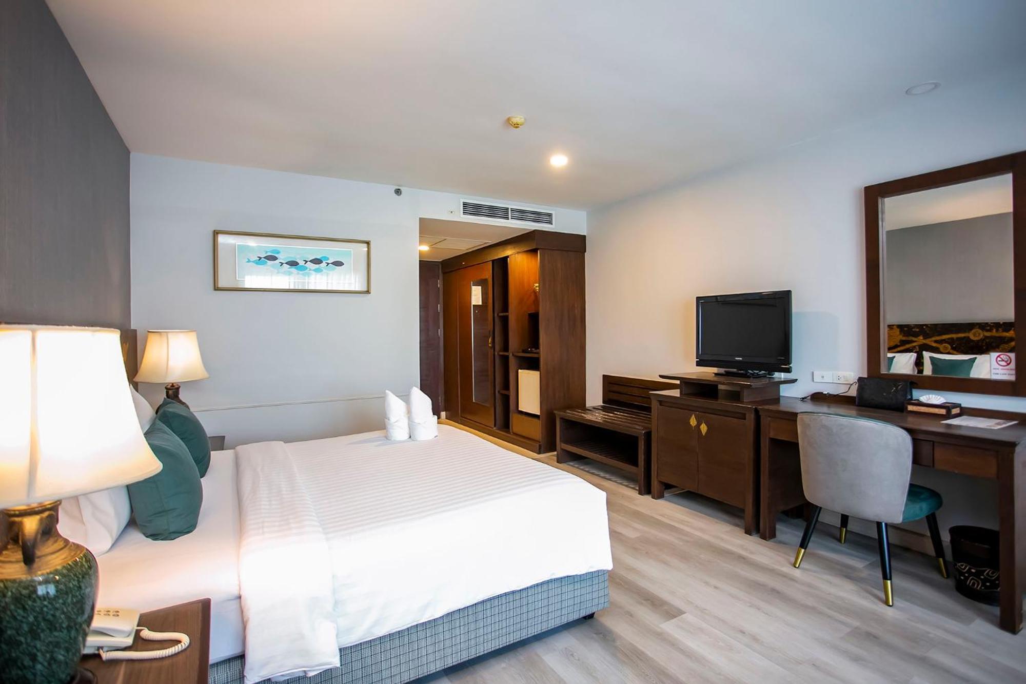 Empress Pattaya Hotel Exterior photo
