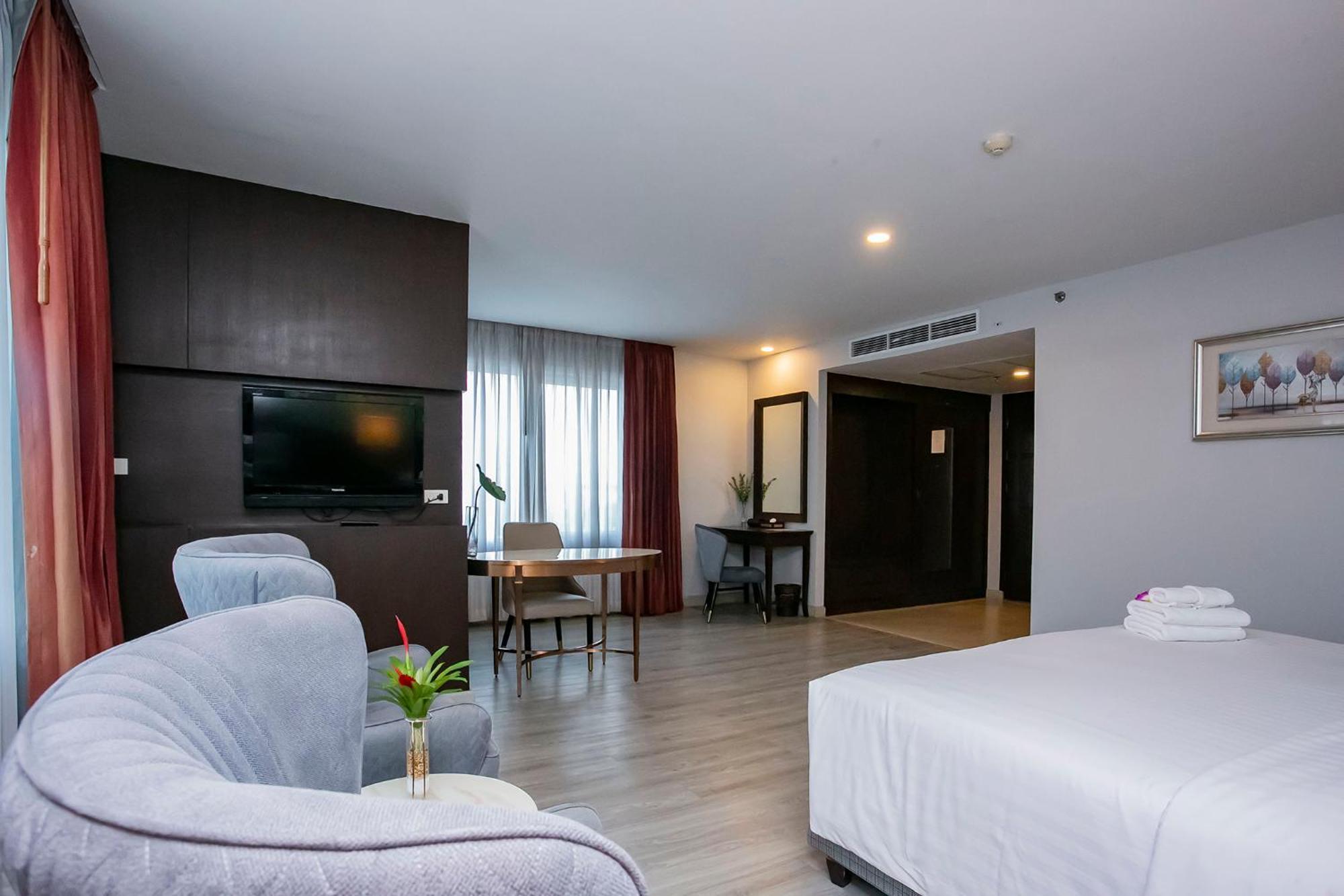 Empress Pattaya Hotel Exterior photo