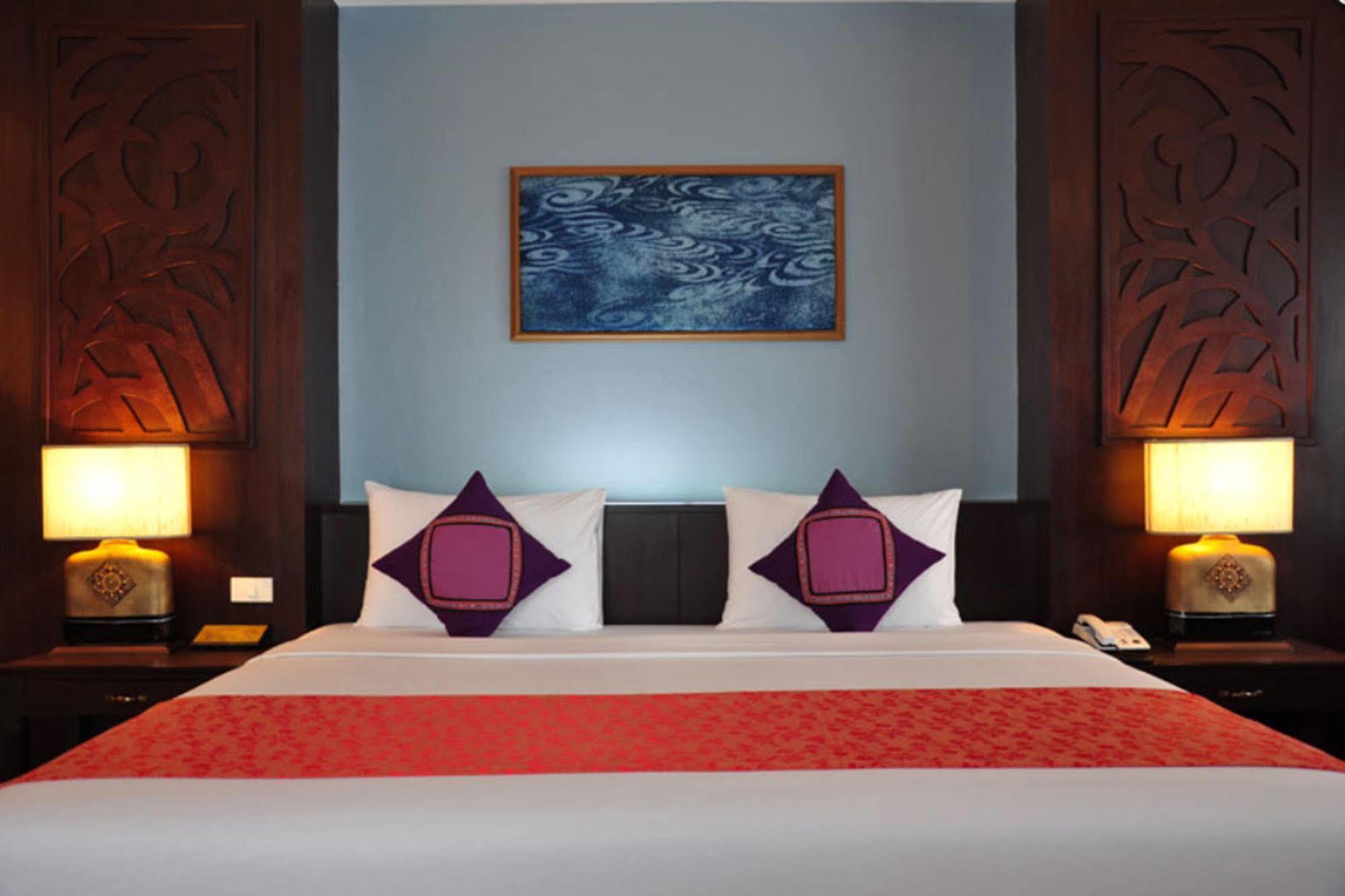 Empress Pattaya Hotel Exterior photo